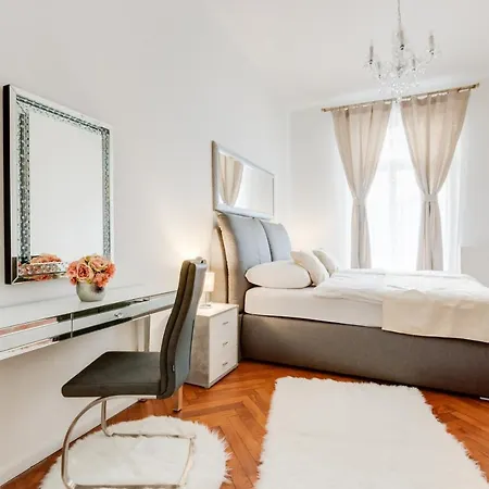 Luxury Riverside In The Center Of Apartment Prague
