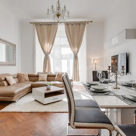 Luxury Riverside In The Center Of Apartment *