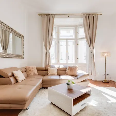 Luxury Riverside In The Center Of Apartment