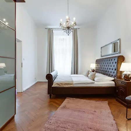Luxury Riverside In The Center Of Apartment *