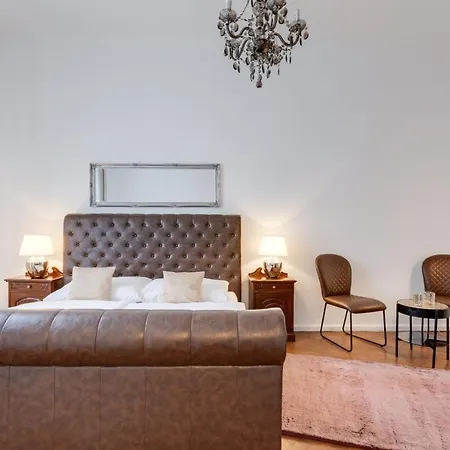Luxury Riverside In The Center Of Apartment *