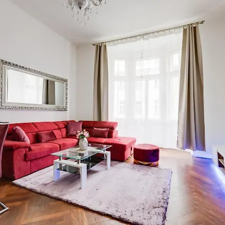 Luxury Riverside In The Center Of Apartment