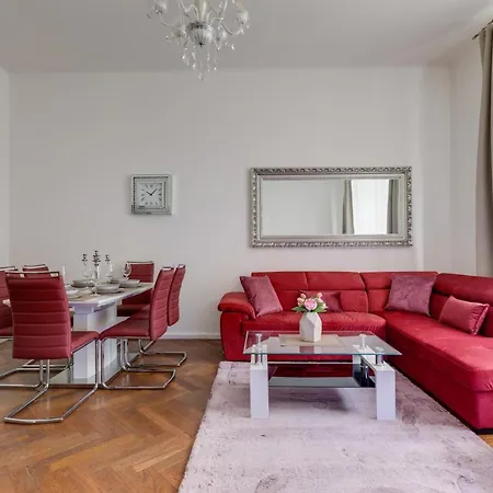 Luxury Riverside In The Center Of Apartment