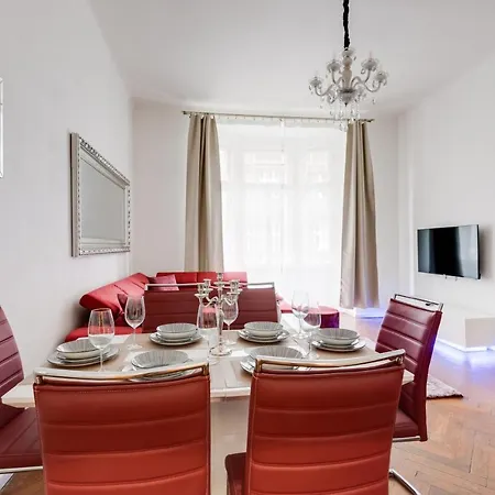 Luxury Riverside In The Center Of Prag