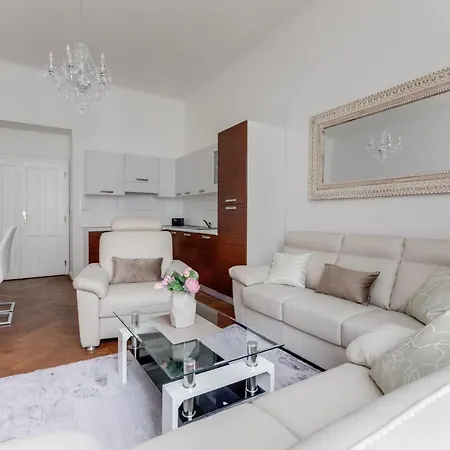 Luxury Riverside In The Center Of Apartment Prag
