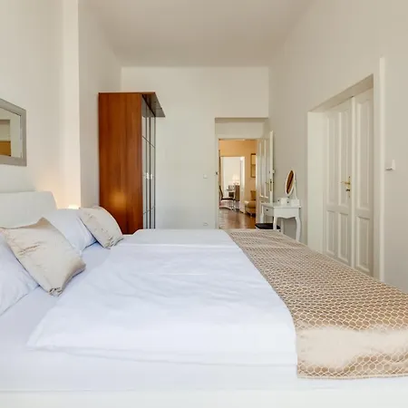 Luxury Riverside In The Center Of Apartment Prague