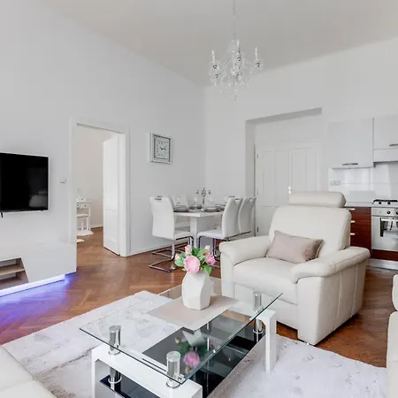 Luxury Riverside In The Center Of Apartamento