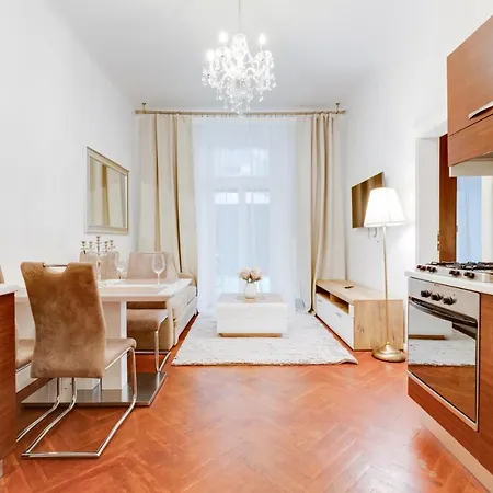 Luxury Riverside In The Center Of *
