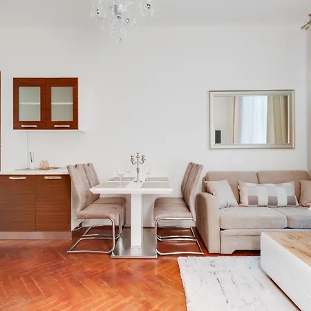 Luxury Riverside In The Center Of Apartment