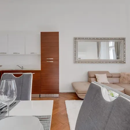 Apartment Luxury Riverside In The Center Of Prag