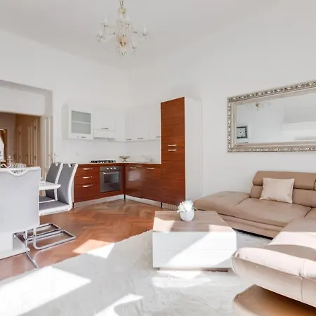 Apartment Luxury Riverside In The Center Of