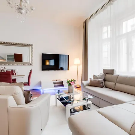 Luxury Riverside In The Center Of * Prag