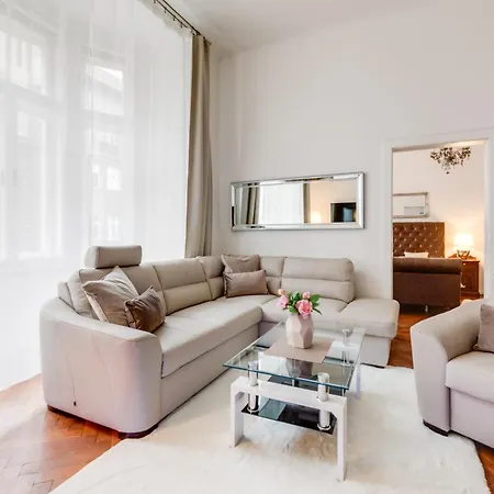 Luxury Riverside In The Center Of Apartment