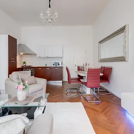 Luxury Riverside In The Center Of