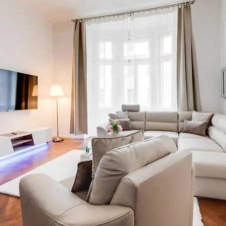 Luxury Riverside In The Center Of Apartment *