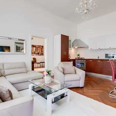 Luxury Riverside In The Center Of *