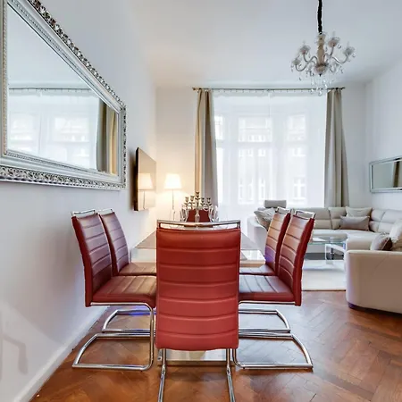 Luxury Riverside In The Center Of Apartment