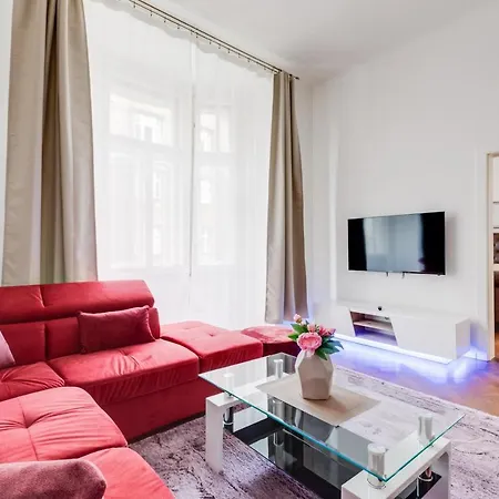Luxury Riverside In The Center Of *