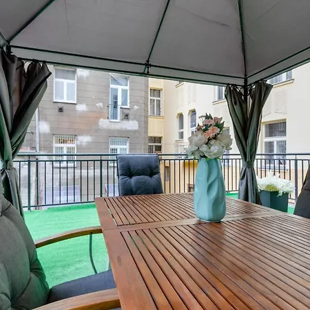 Апартаменты Luxury Riverside In The Center Of *