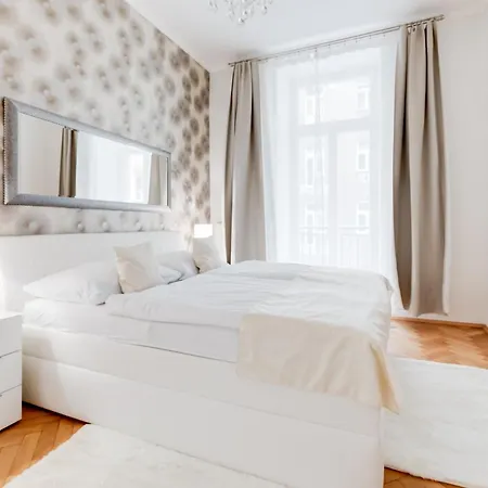 Luxury Riverside In The Center Of Апартаменты *