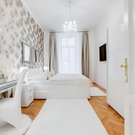 Апартаменты Luxury Riverside In The Center Of *