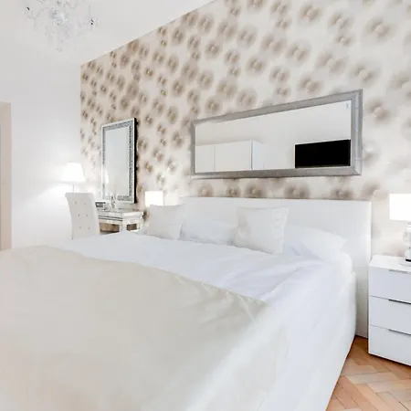 Апартаменты Luxury Riverside In The Center Of *