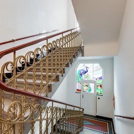Luxury Riverside In The Center Of Daire Prag