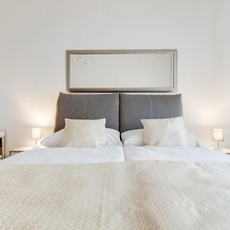 Apartmán Luxury Riverside In The Center Of