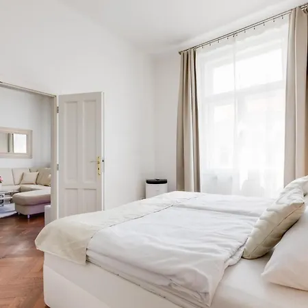 Luxury Riverside In The Center Of Daire *