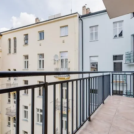 Luxury Riverside In The Center Of Daire Prag