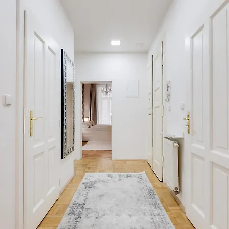 Daire Luxury Riverside In The Center Of